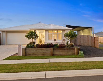 9 Reine Avenue, JIMBOOMBA, QLD 4280